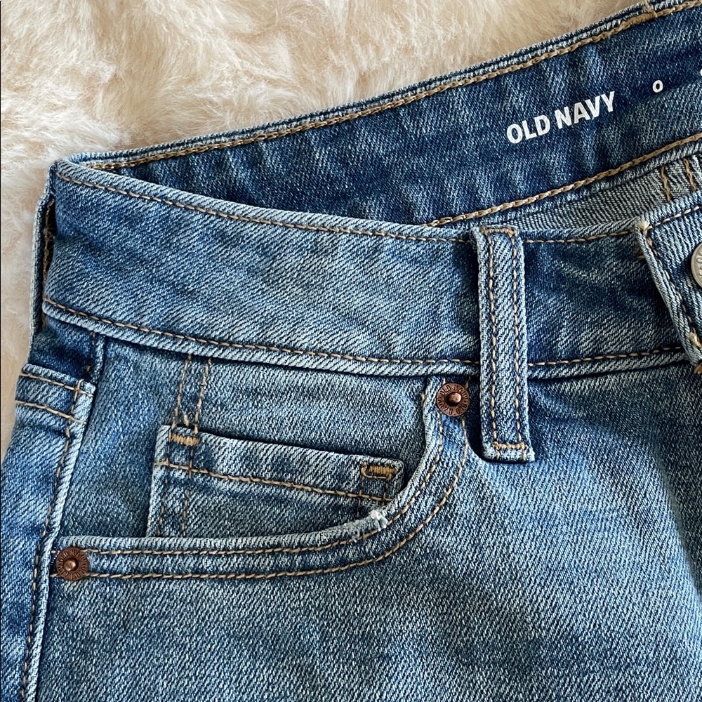 Old Navy Women's Classic Blue Jean Shorts #102 - Picture 2 of 9